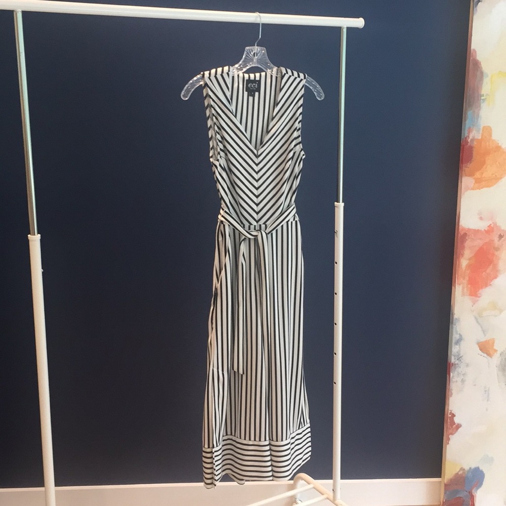 Sleeveless pantsuit